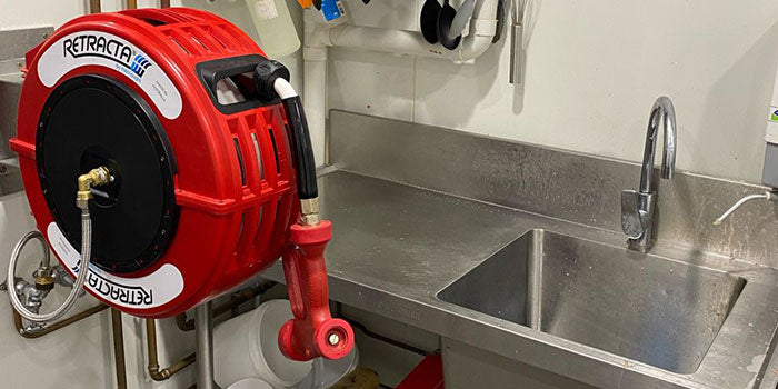 R3 Heavy Duty Hose Reel Hot Wash 1/2 inch x 65 ft 185F MAX 150PSI Red Case / White Hose PN